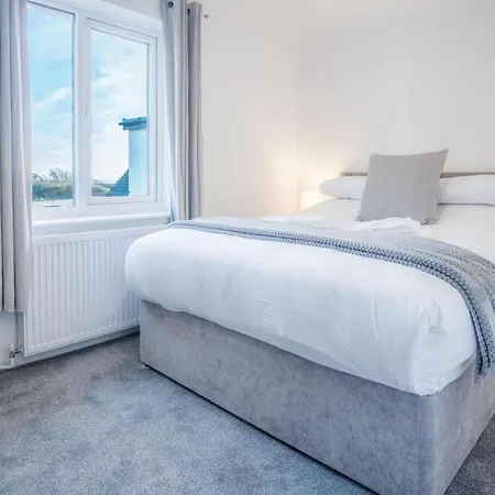 Vista Suite - 3 Bed Apartment - Ocean Breeze Port-Eynon Esterno foto