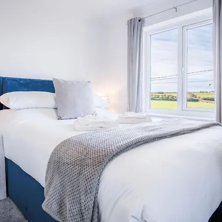 Vista Suite - 3 Bed Apartment - Ocean Breeze Port-Eynon Esterno foto